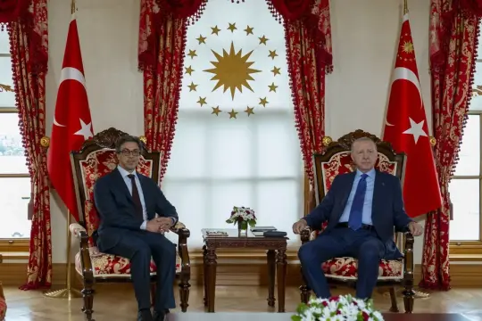 منصور بن زايد يلتقي أردوغان في أنقرة ويبحثان تعزيز العلاقات الإماراتية التركية