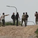مستوطنون يهاجمون طاقم قناة أمريكية وعائلة فلسطينية جنوب نابلس