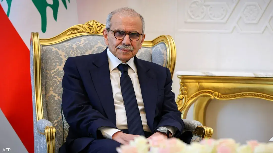 رئيس الحكومة اللبنانية يرد على اتهامات الأمين العام لحزب الله ويؤكد أن سيادة لبنان تتحقق بقرار دولة وجيش واحد.