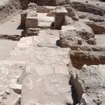 مصر تكشف أجزاء جديدة من معبد القصر القديم بالواحات البحرية يعود إلى الأسرة 26