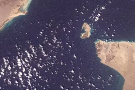 الحوثيون يعلنون استهداف ناقلتين سعوديتين في البحر الأحمر... وهيئة بريطانية تؤكد تعرض سفينة لهجوم