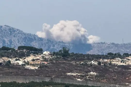 الجيش الإسرائيلي يعلن استهداف قواته بمسيّرتين جنوبي لبنان والغارات تطال مرتفعات علي الطاهر