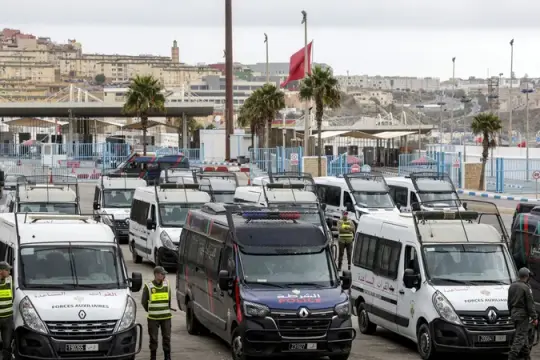 مدريد تنفي تورط المغرب في تدفق المهاجرين إلى سبتة وتفكك شبكة لتهريب البشر