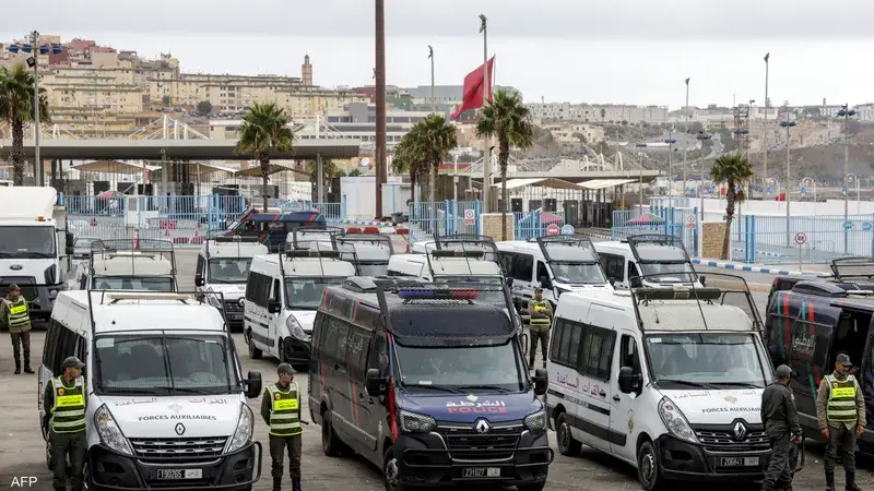 اعتقال 5 مهربين فرضوا مبالغ خيالية على المهاجرين