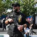 إيران تعتقل أشخاصاً ظهروا في مقطع يرفع أعلام «مجاهدي خلق»