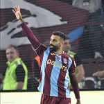 هاتريك وهدف يمنحان محمد صلاح إشادة واسعة في الإعلام التركي عقب قيادة طرابزون لدك غلطة سراي