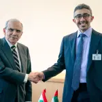 عبدالله بن زايد ونواف سلام يبحثان تعزيز التعاون الإماراتي اللبناني