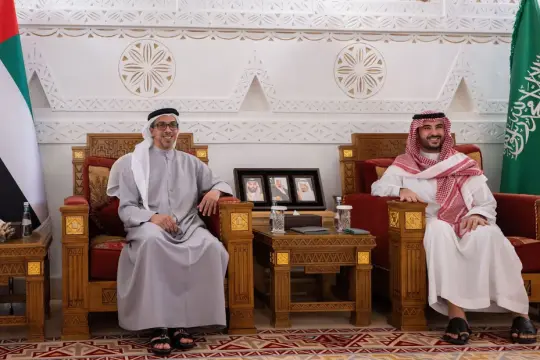منصور بن زايد وخالد بن سلمان يبحثان تعزيز العلاقات الإماراتية السعودية في الرياض