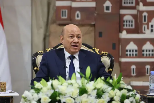 العليمي يعلن بدء عمليات عسكرية لاستعادة المناطق الخاضعة للحوثيين