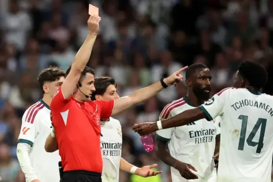 إيقاف فينيسيوس جونيور 4 مباريات وغيابه عن الكلاسيكو أمام برشلونة بسبب واقعة طرده أمام فياريال