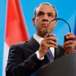 القاهرة تدعو لحل دبلوماسي باليمن قبيل تصويت البرلمان المصري على تفويض دعم السعودية