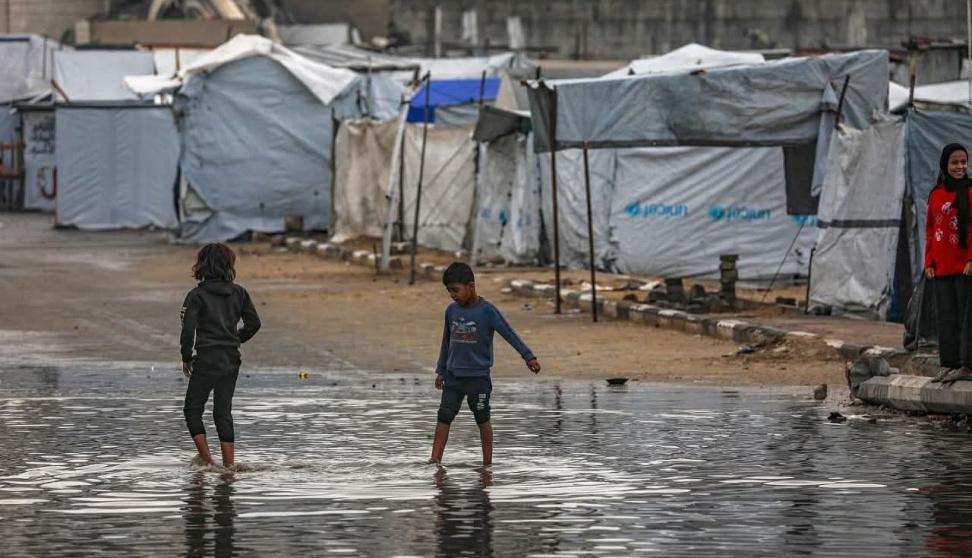 الوكالة تحذر من أوضاع إنسانية قاسية وغياب الخصوصية والخدمات الأساسية لعشرات آلاف العائلات مع اقتراب الشتاء