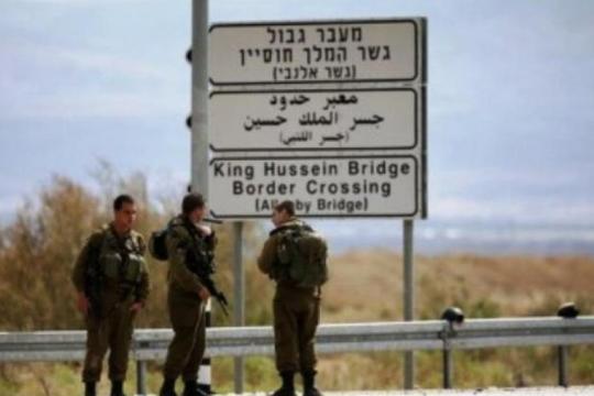 الاحتلال يمنع وفدًا دوليًا من النقابات التعليمية من دخول فلسطين ويعيده بعد احتجازه لساعات