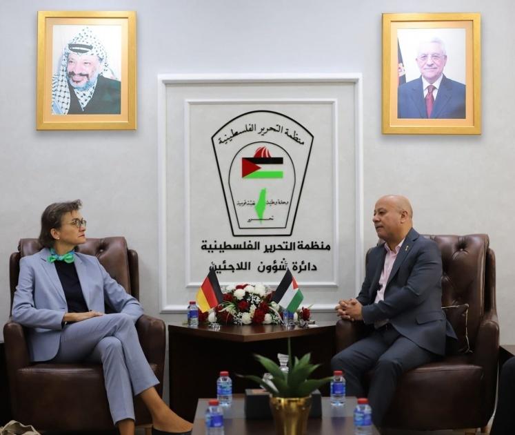 رئيس دائرة شؤون اللاجئين يشيد بموقف ألمانيا الداعم لحل الدولتين ويؤكد أن الأونروا تمثل شريان الحياة لملايين اللاجئين الفلسطينيين