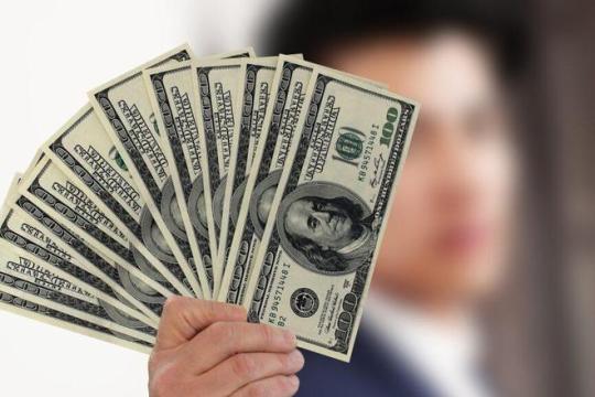 “جيه بي مورغان” يتوقع تصاعد تحوط المستثمرين الأجانب ضد الدولار