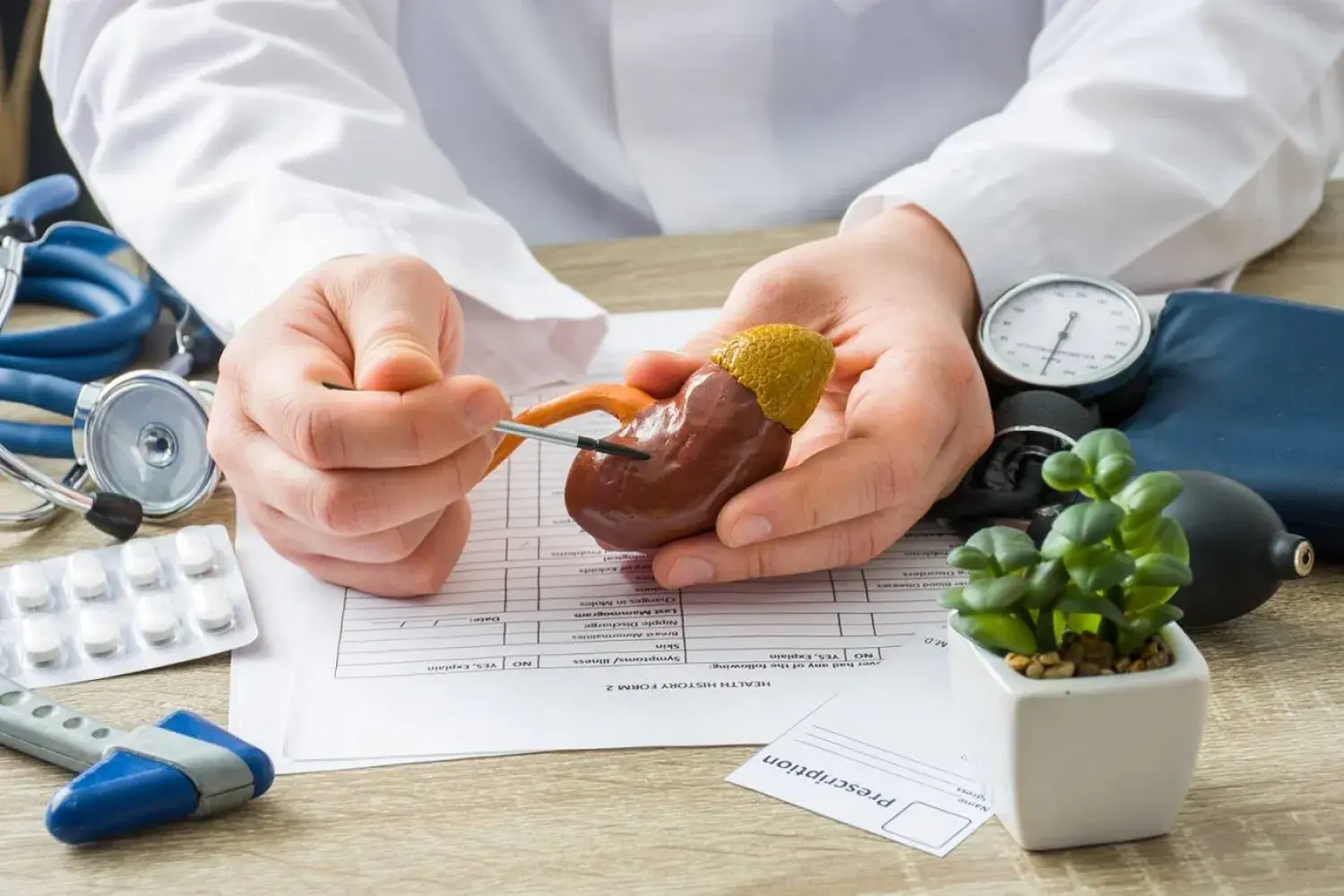 الإكثار من شرب الماء، التوت البري، والكمادات الدافئة أبرز الإجراءات المدعومة علمياً