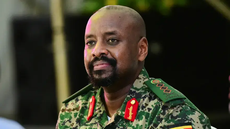قائد الجيش الأوغندي يعلن موافقة بلاده على المشاركة في القوة متعددة الجنسيات ويضع شرطاً شخصياً غير معتاد قبل بدء انتشار الجنود في القطاع