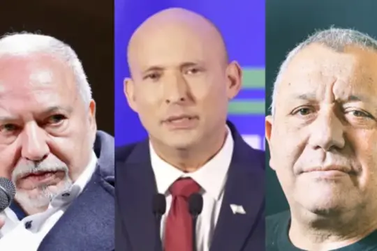 استطلاع معاريف يكشف تعادلاً سياسياً بين معسكر نتنياهو وتحالف بينيت–آيزنكوت–ليبرمان