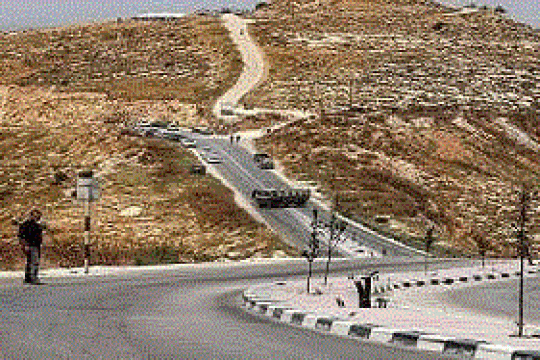 تقرير: الاحتلال يسرّع شق الطرق الاستيطانية في الضفة الغربية لتكريس الضم وعزل التجمعات الفلسطينية