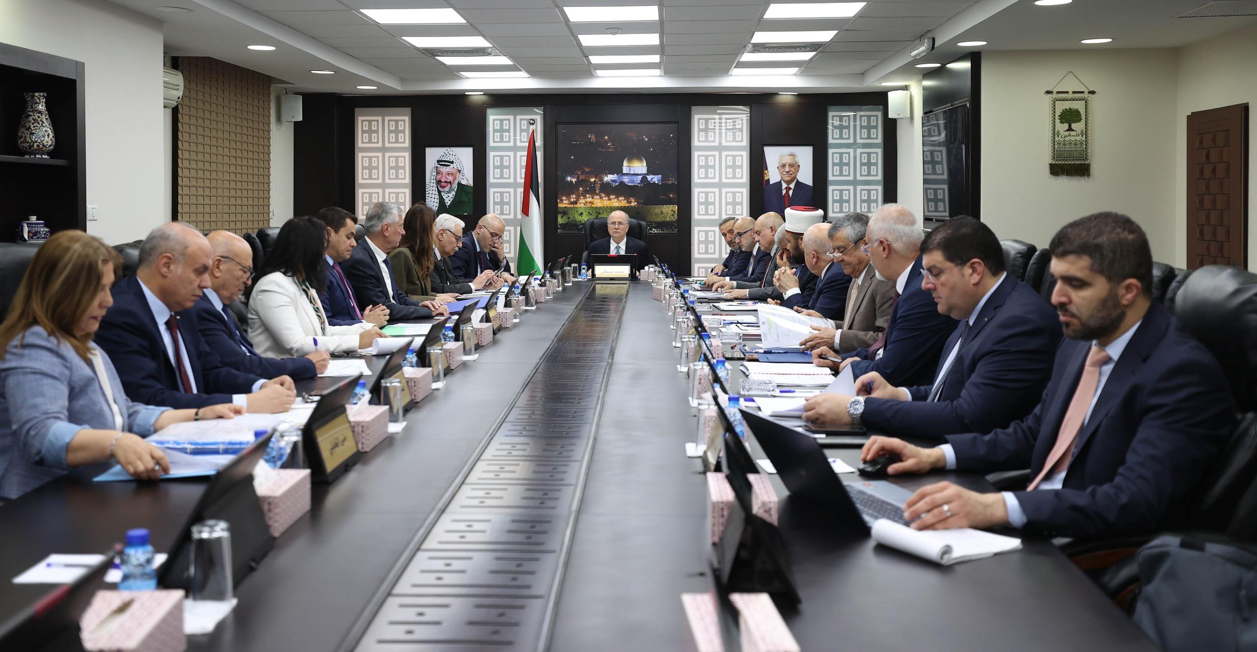 إدانة لعمليات التجريف والاعتداءات في الضفة وقرارات لتخفيف تداعيات الأزمة المالية على الموظفين