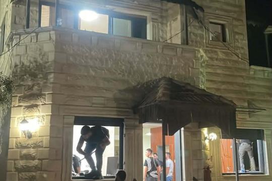الاحتلال يخطر بهدم منزل ومنشأة تجارية في بلدة جبع شمال القدس