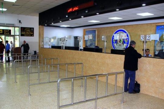 تعطل مؤقت لحركة السفر عبر معبر الكرامة بسبب إضراب في الجانب الإسرائيلي