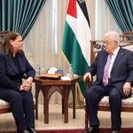 الرئيس عباس يستقبل زوجة القائد مروان البرغوثي ويؤكد دعم إطلاق سراحه