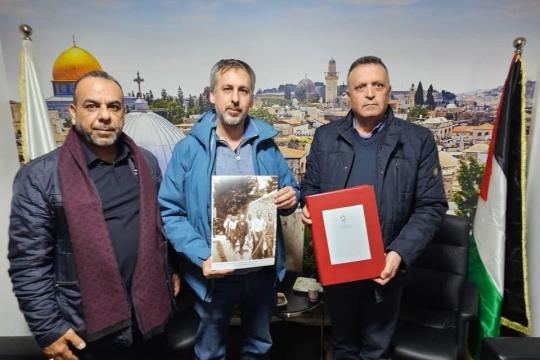 نقابة الصحفيين الفلسطينية توثق انتهاكات الاحتلال بحق الإعلاميين وتفتح باب التعاون مع ناشر يوناني