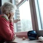 دراسة: 6 أعراض اكتئاب في منتصف العمر قد تنبئ بالإصابة بالخرف بعد عقود