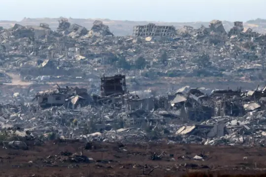 وول ستريت جورنال: إزالة أنقاض غزة… مهمة شاقة تعيقها القيود وتحتاج سنوات لتنفيذها