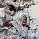 إصابة طفل فلسطيني بجروح خطيرة وسط استمرار الخروقات الإسرائيلية في غزة