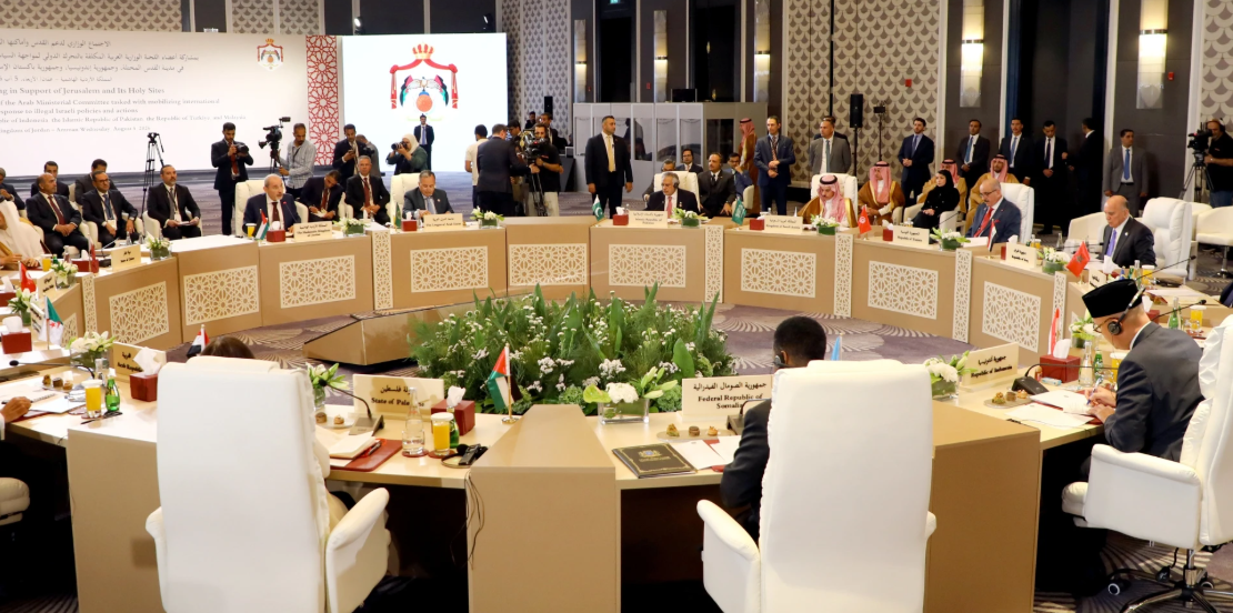 وزراء خارجية عرب وإسلاميون يشددون على ضرورة مواجهة الانتهاكات الإسرائيلية في القدس، ودعم صمود المقدسيين، والحفاظ على الوضع التاريخي والقانوني للأماكن المقدسة.