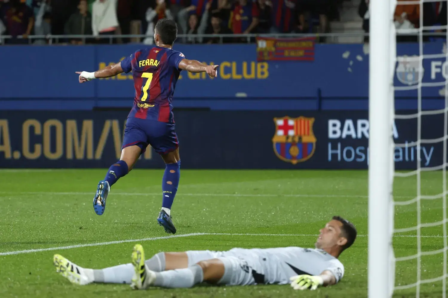 الدوري الإسباني: برشلونة يواصل مطاردة الريال بثلاثية في خيتافي