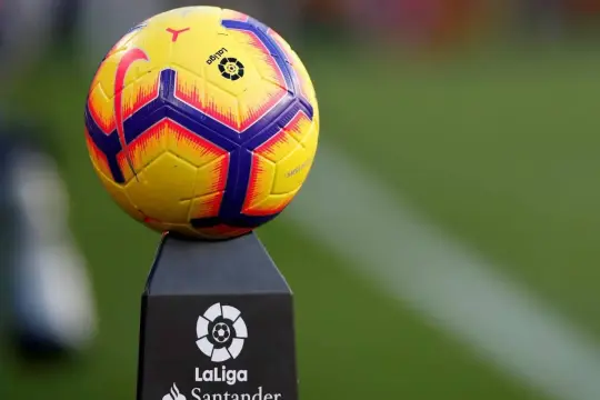 برشلونة وفياريال يلتقيان في ميامي ضمن الجولة الـ17 من الدوري الإسباني