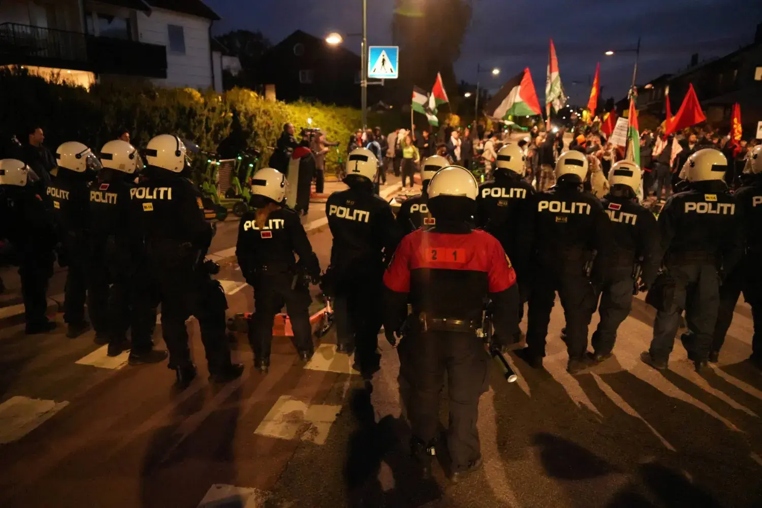 مظاهرات مؤيدة لفلسطين وإجراءات أمنية مشددة في أوديني قبل المباراة المرتقبة مساء الثلاثاء