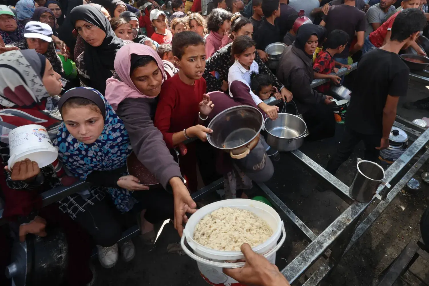 المنظمة تحذر من دمار واسع في القطاع وتؤكد جاهزية أكثر من 1300 شاحنة إغاثة بانتظار السماح بالدخول