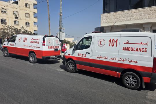 الهلال الأحمر الفلسطيني: 379 أسرة متضررة في الخليل واستمرار الاستجابة الإسعافية رغم الاعتداءات والإغلاقات