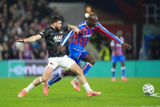 إسماعيلا سار يقود كريستال بالاس لفوز ثمين على ألكمار في دوري المؤتمر الأوروبي