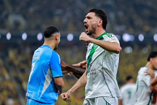 محرز يقود الأهلي لفوز صعب على الاتحاد والنصر يواصل انطلاقته المثالية في الدوري السعودي