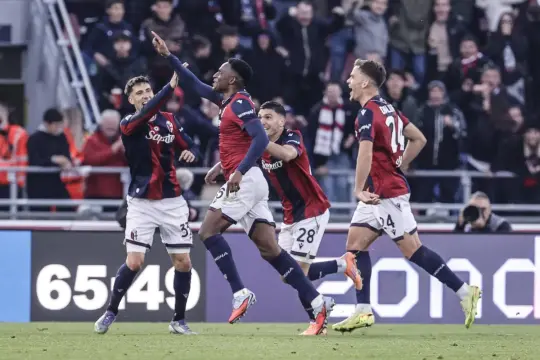 بولونيا يُسقط نابولي بثنائية ويُشعل صراع الصدارة في الدوري الإيطالي