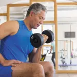 دهون البطن الخفية… خطر صامت يهدد صحة الرجال مع التقدم في العمر