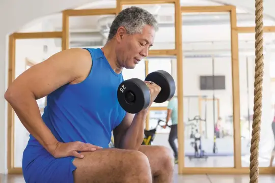 دهون البطن الخفية… خطر صامت يهدد صحة الرجال مع التقدم في العمر