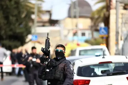 محكمة القدس تلغي إدانة ضابط إسرائيلي اعتدى على مصوّر فلسطيني