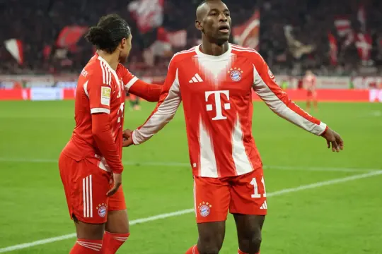 بايرن ميونخ يخطف فوزًا قاتلًا من سانت باولي ويعزز صدارة البوندسليغا