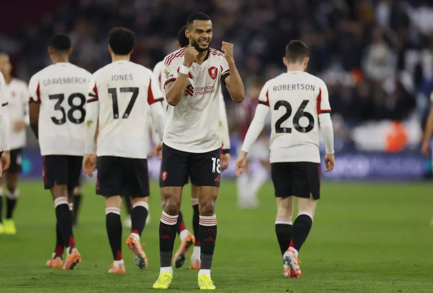 الفريق الأحمر يوقف سلسلة هزائمه بثنائية أمام وست هام… وبرايتون يعمّق جراح نوتنغهام فورست وأستون فيلا يقفز للمركز الثالث