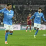 نابولي يتغلب على روما بهدف نظيف ليصعد إلى المركز الثاني بفارق نقطة عن المتصدر.