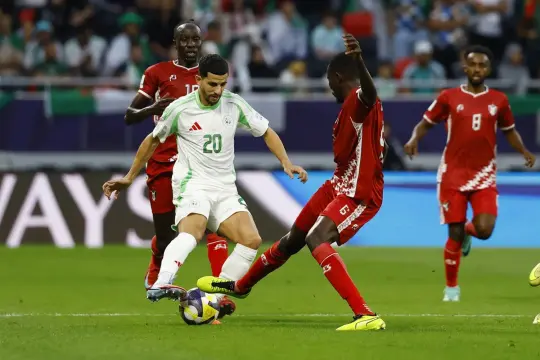 تعادل سلبي بين الجزائر والسودان في افتتاح مباريات المجموعة الرابعة بكأس العرب