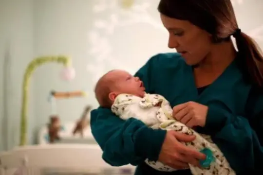 دراسة تكشف سبب التراجع الحاد في خصوبة النساء منتصف الثلاثينات