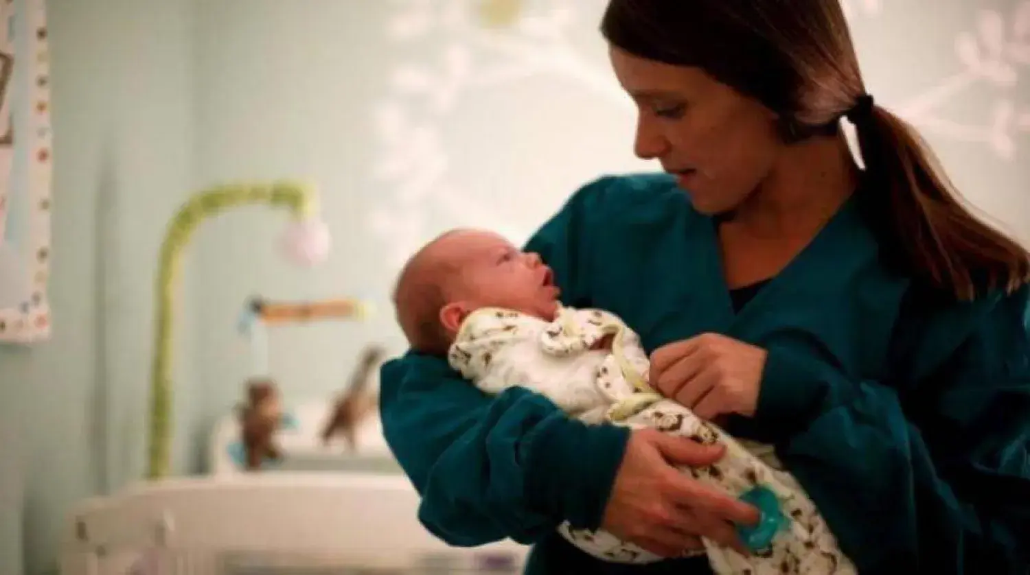 انخفاض بروتين "الكوهيسين" يرفع أخطاء الكروموسومات ويقلل فرص الحمل مع التقدم في العمر