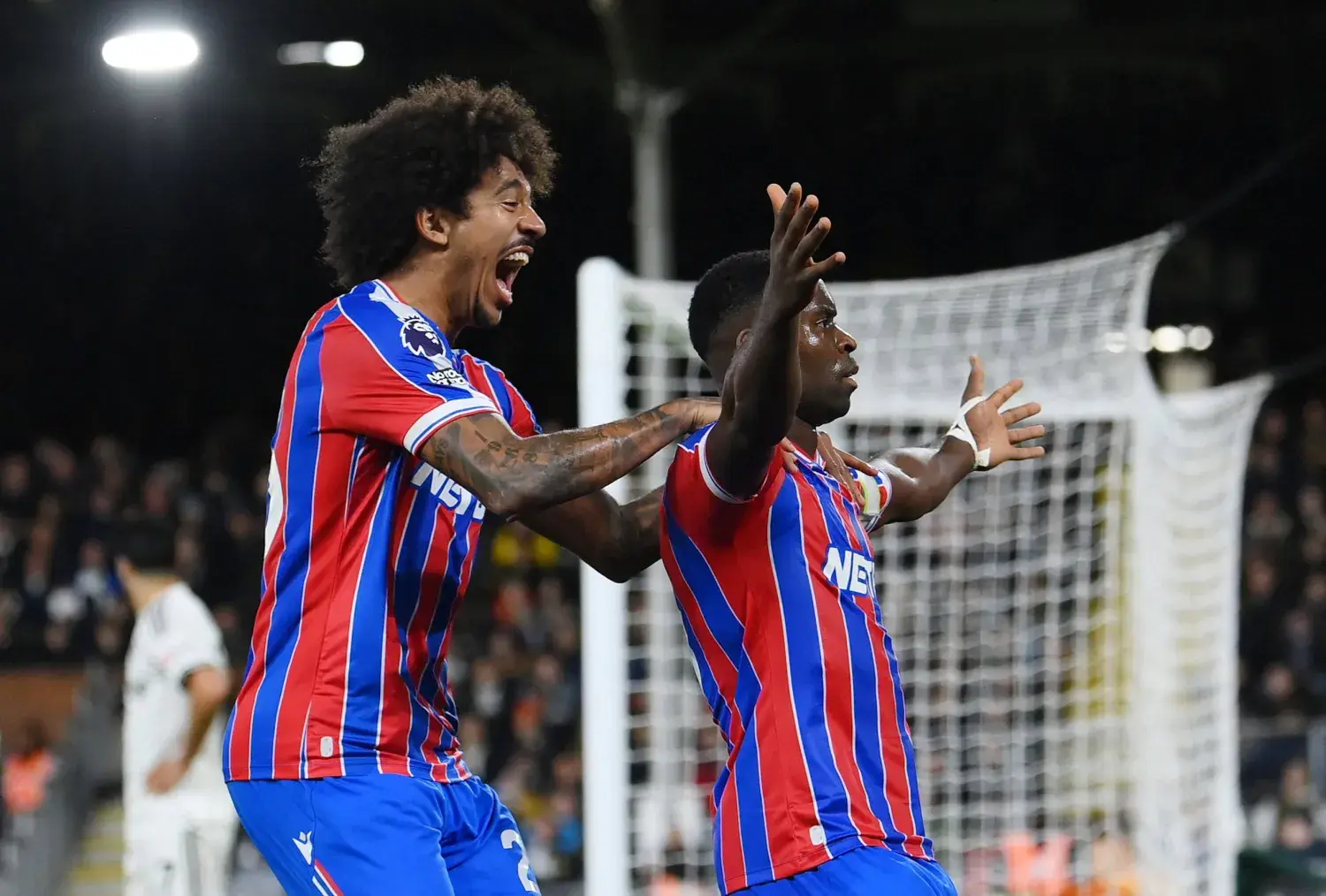 نسور لندن تقلب التوقعات وتحقق انتصارها السابع في الدوري الإنجليزي بفضل رأسية غيهي القاتلة